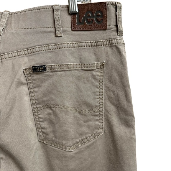 Lee men’s Extreme Motion straight tapered tan jean. 36x36. New in package. - Picture 5 of 7